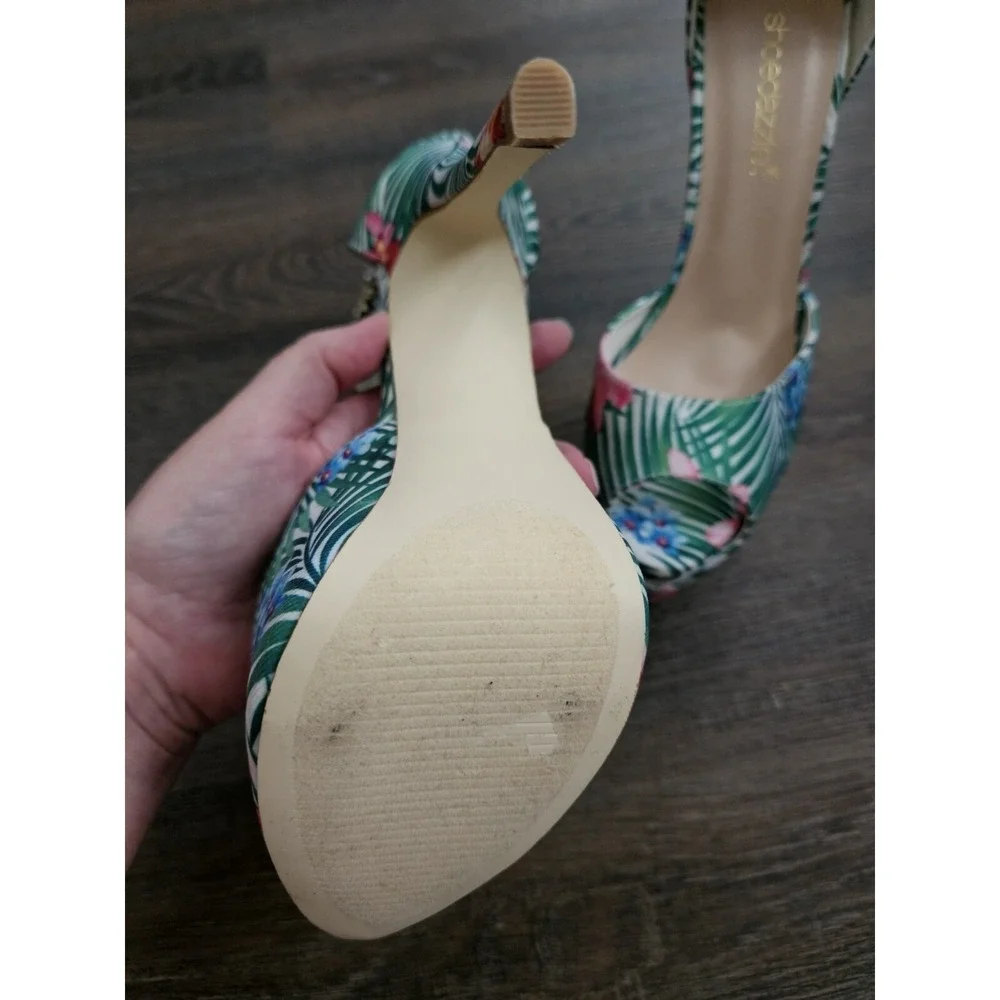 ShoeDazzle Platform Heels Womens 6.5 Green Nayana Floral Crystal Embellished